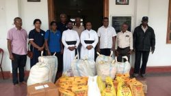 டிட்வா புயலால் பாதிக்கப்பட்ட மன்னார் மக்களுக்கு யாழ். மறைமாவட்ட புனித வின்சன்ட் டி போல் சபை உதவி