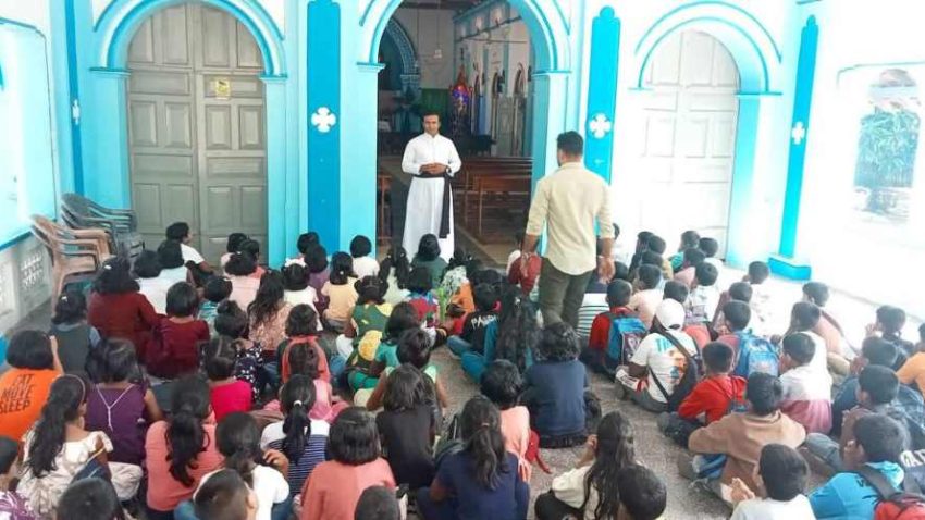 முதல்நன்மை அருட்சாதனத்திற்காக தயார்ப்படுத்தப்பட்டுவரும் சிறார்களுக்கான பாசறை