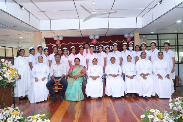தாதியர் பயிற்சியை நிறைவு செய்தவர்களுக்கான சான்றிதழ் மற்றும் தாதியர் தொப்பி வழங்கும் நிகழ்வு